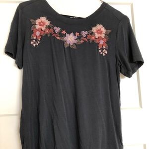 American Eagle Flower Embroidered Tee